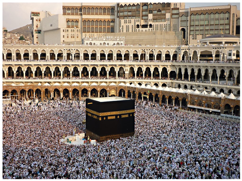Hajj pilgrims begin journey to Mecca