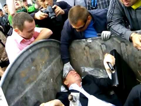 Ukraine activists throw MP in bin
