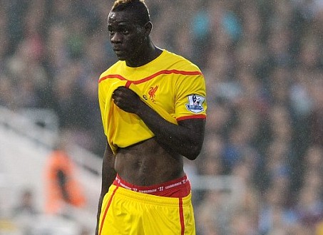 Balotelli racially abused on Twitter after Man Utd taunt