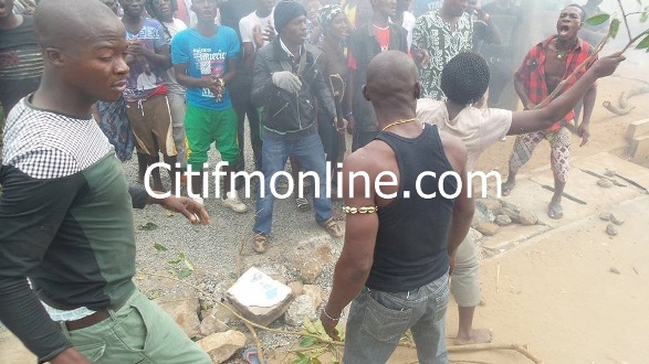 Aflao chieftaincy dispute: youth demonstrate against Police [Pictures]